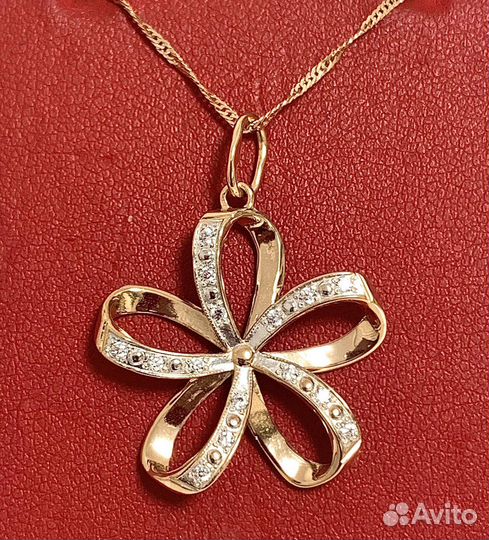 Золотая подвеска с фианитами