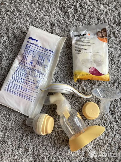 Молокоотсос ручной Medela Harmony