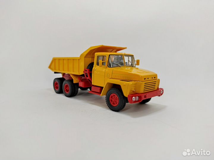 Краз 251 самосвал (1981), выставочный