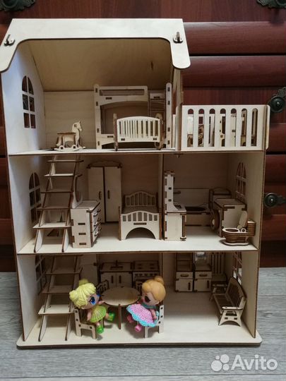 Кукольный домик с мебелью