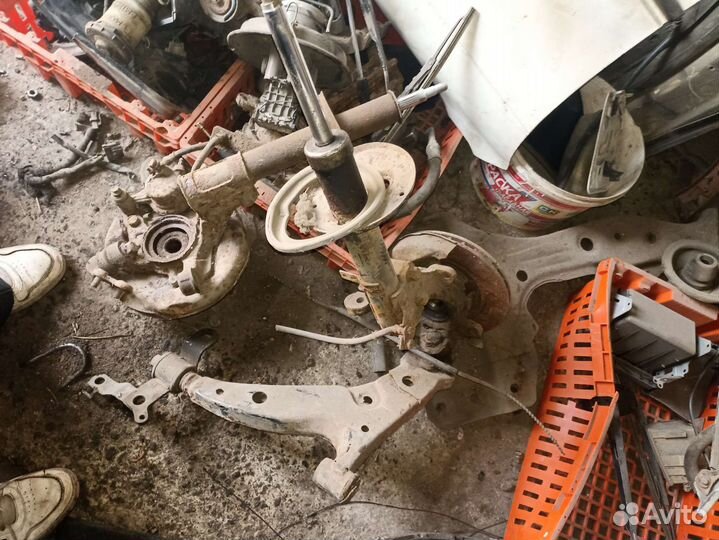 Стойка передняя в сборе Toyota Corolla AE 100