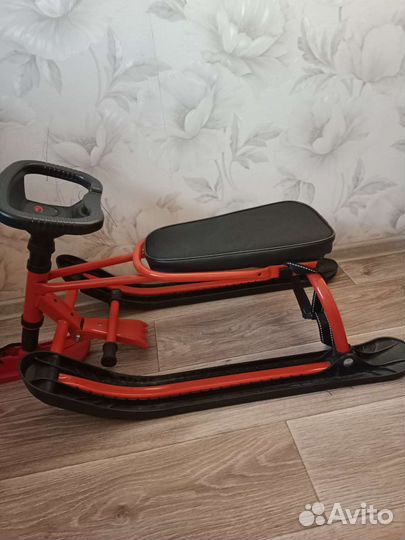 Детский снегокат со спинкой