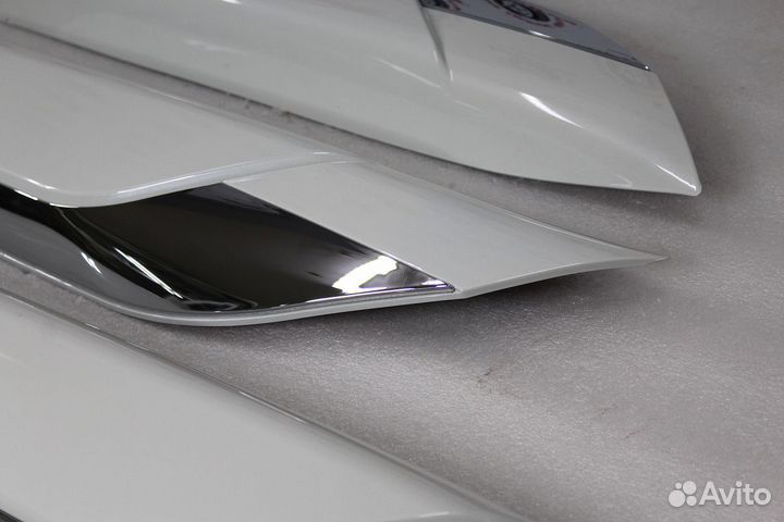 Toyota Land Cruiser 300 Молдинги дверей M8XL5