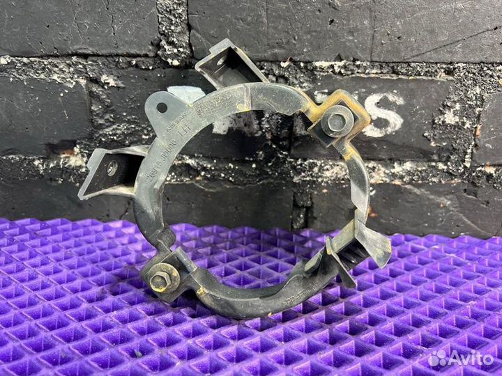 Кронштейн противотуманной фары левый Nissan Dualis