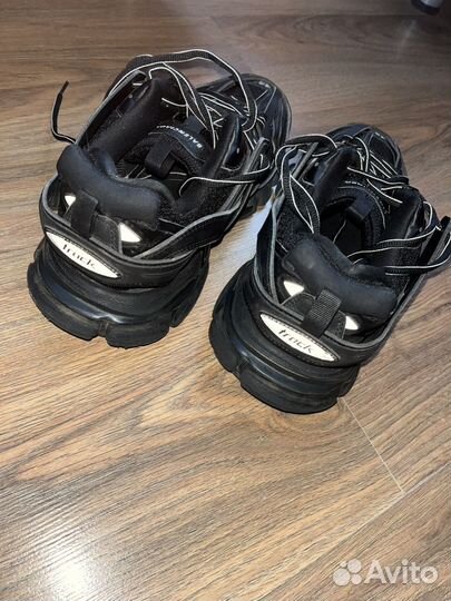 Balenciaga track 1
