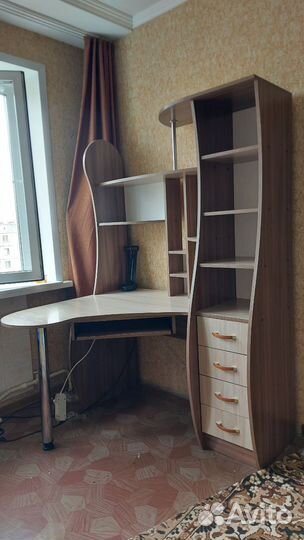 Угловой письменный стол