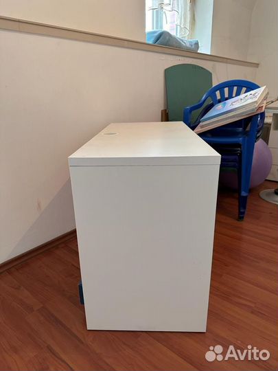 Стол для маникюра маникюрный столик