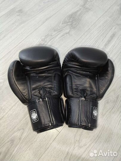 Боксерские перчатки Twins 12oz