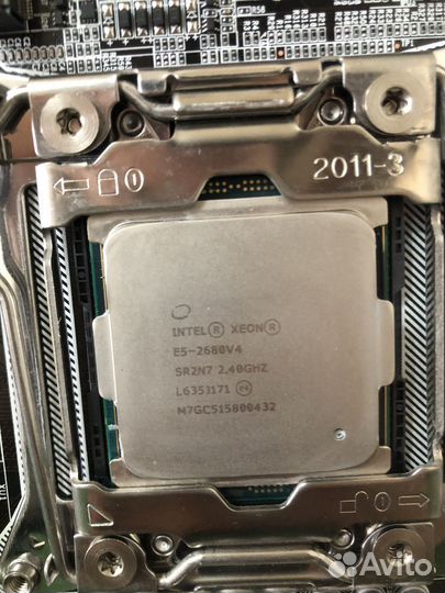 Материнская плата с процессором и памятью