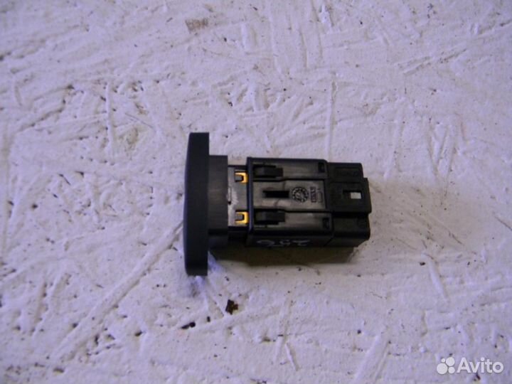 Кнопка аварийной сигнализации Duster 2012