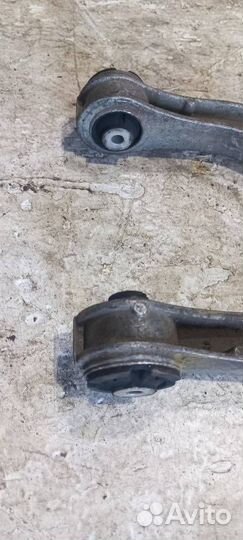 Рычаг передний левый верхний A2113300138