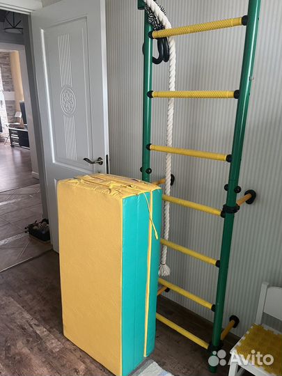 Детская шведская стенка с гимнастическим матрасом