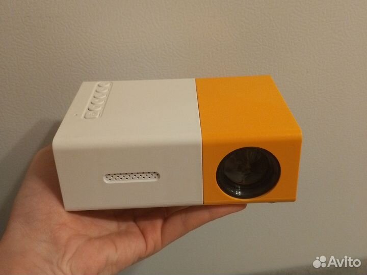 Мини проектор новый