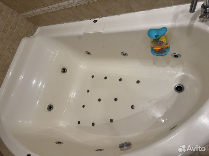 Ванная угловая джакузи