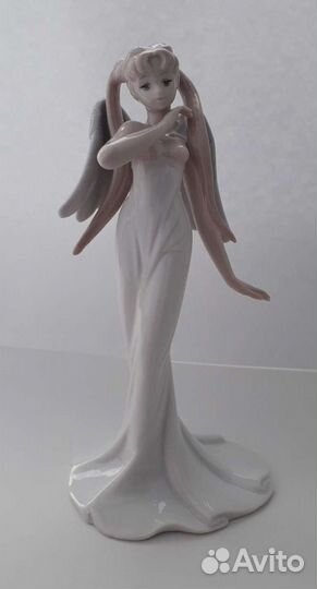 Фарфоровая статуэтка Ангел Pavon