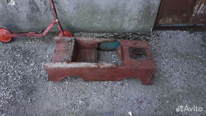 Педальная машинка самокат