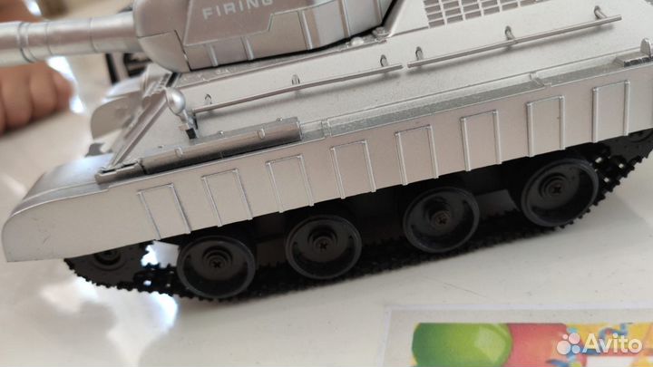 Танк на пульте управления новый