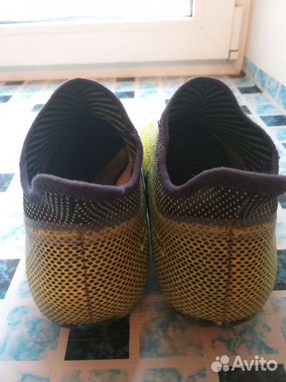 Футбольные бутсы adidas
