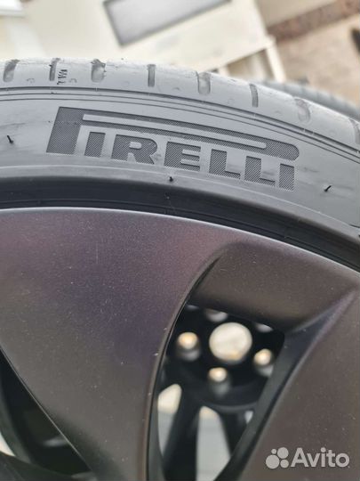 Pirelli P Zero 235/35 R20