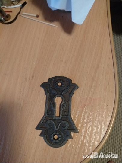 Деталь от старинного сундука