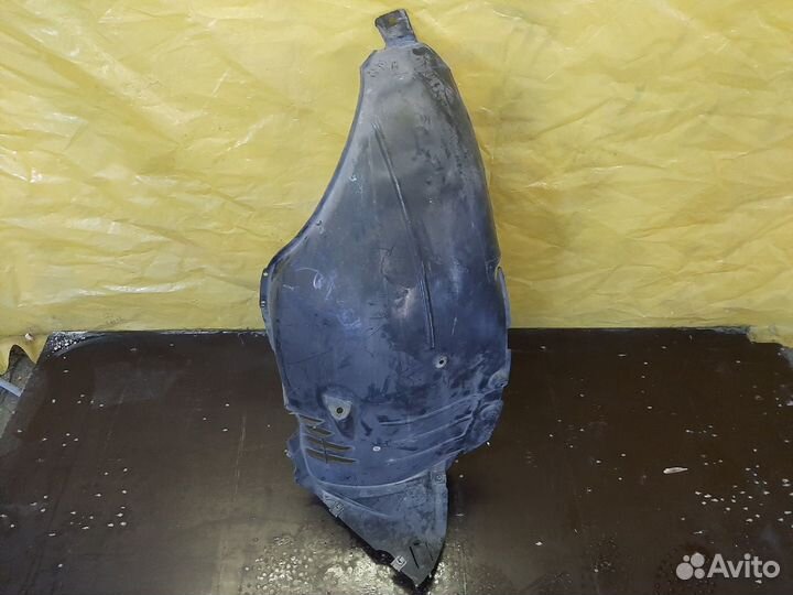 Подкрылок передний левый Mercedes W221