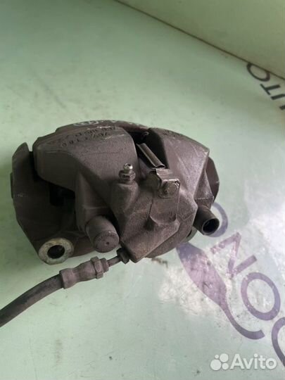 Суппорт передний левый Volkswagen Touareg 7L