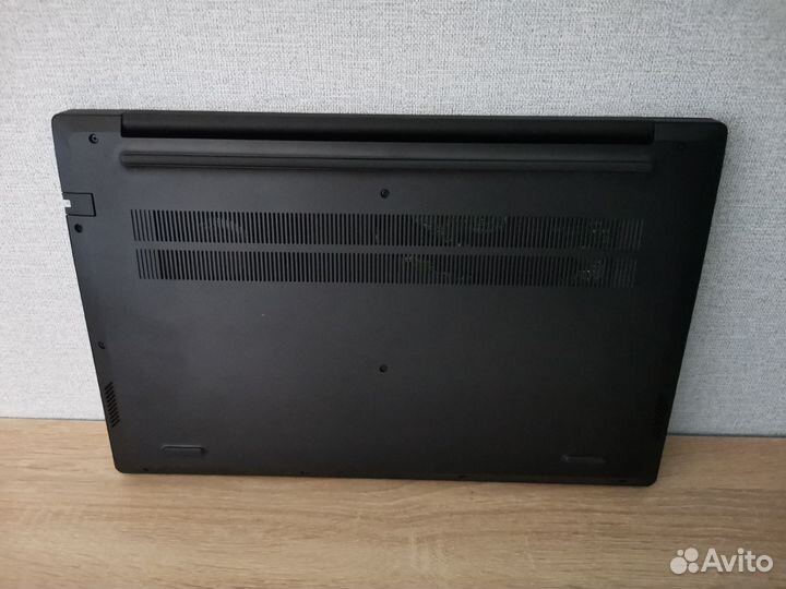 Lenovo V15