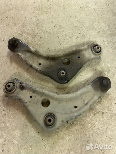 Оригинальные рычаги Nissan Qashqai J11