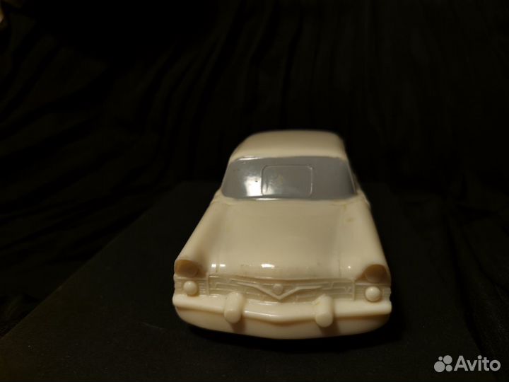 Игрушка СССР машина Чайка. Газ-13