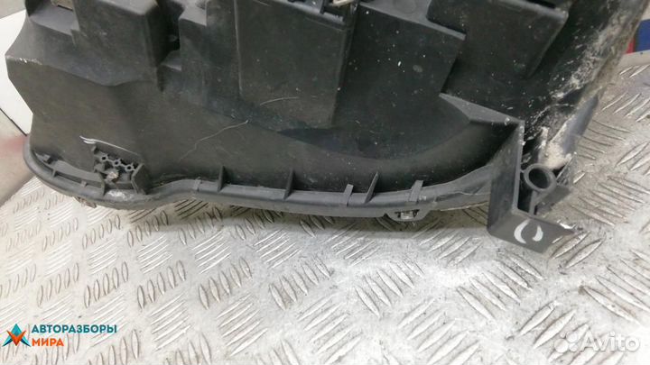 Фара правая Toyota Corolla 9 (E120/E130) рест