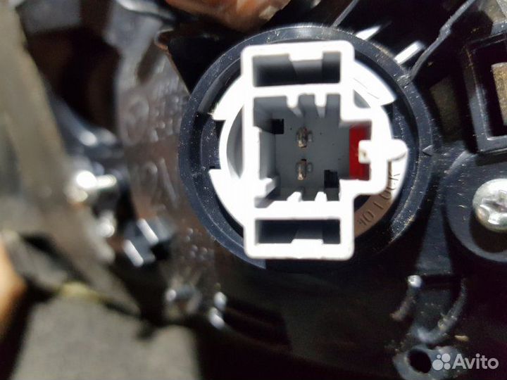 Фонарь крышки багажника правый Mazda 3 Bl хэтчбек