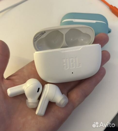 Беспроводные наушники JBL Wave 200TWS