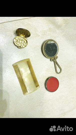 Винтажные духи, шкатулки, зеркальце и многое друго