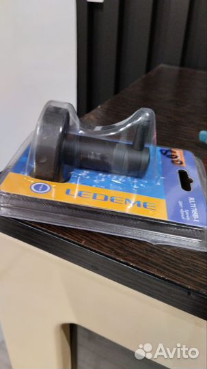 Крючок настенный