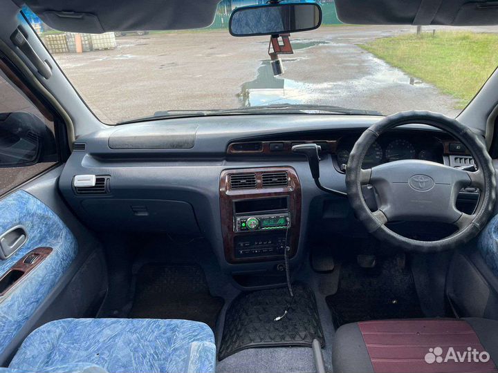 Toyota Town Ace Noah 2.0 AT, 1998, 300 000 км