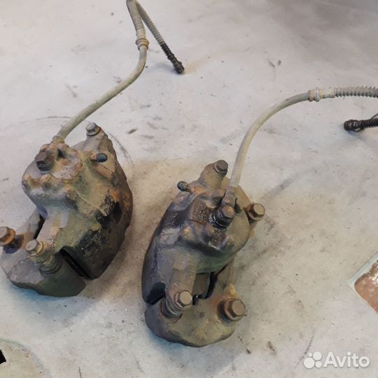 Суппорт передний левый правый Мицубиси Лансер 9