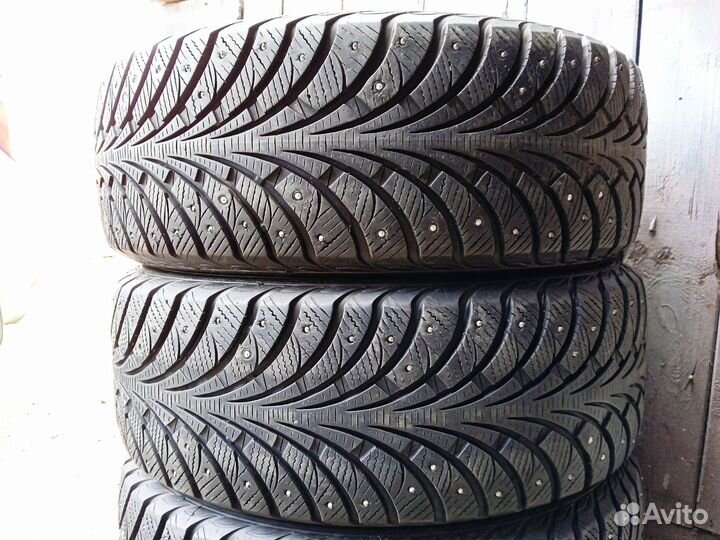 Sava Eskimo Stud 215/55 R17