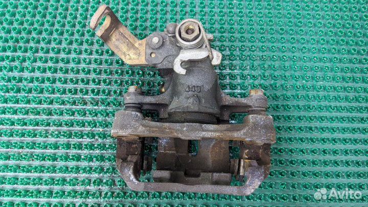 Суппорт тормозной задний правый Nissan Avenir RW11