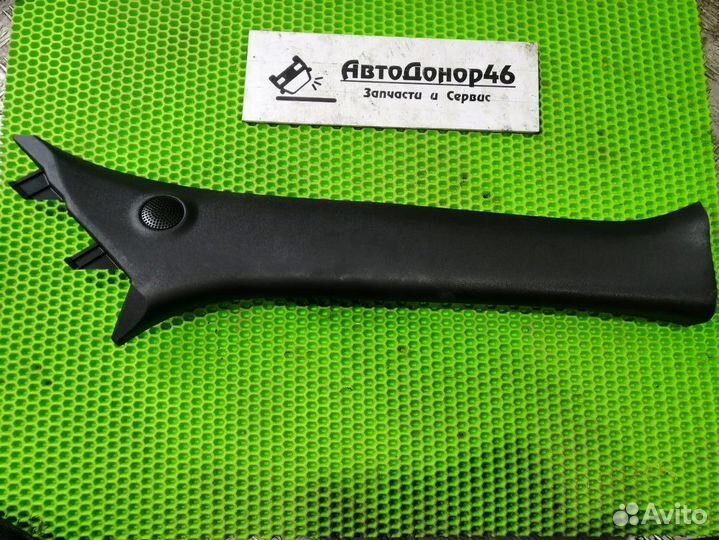 Обшивка передней стойки правая Nissan Juke F15