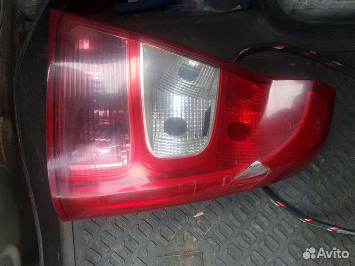 Задний правый фонарь renault logan 1 фаза 2
