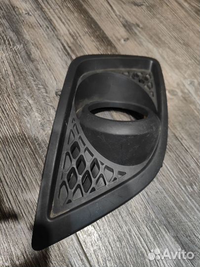 Решетка противотуманной фары Ford Fiestа mk5