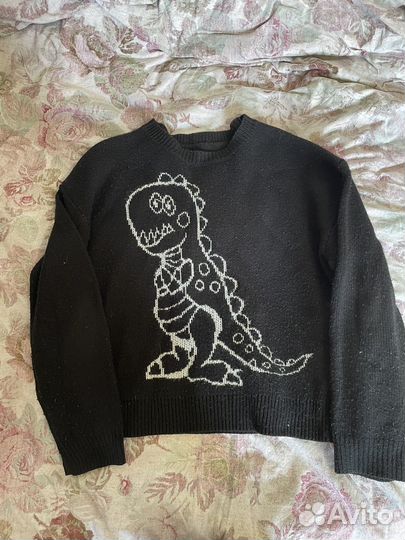 Свитер с динозавром