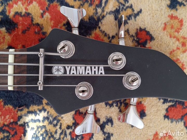 Басс гитара 4 струны(Yamaha)