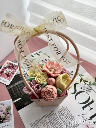 Шоколадный букет в корзинке, букет из шоколада