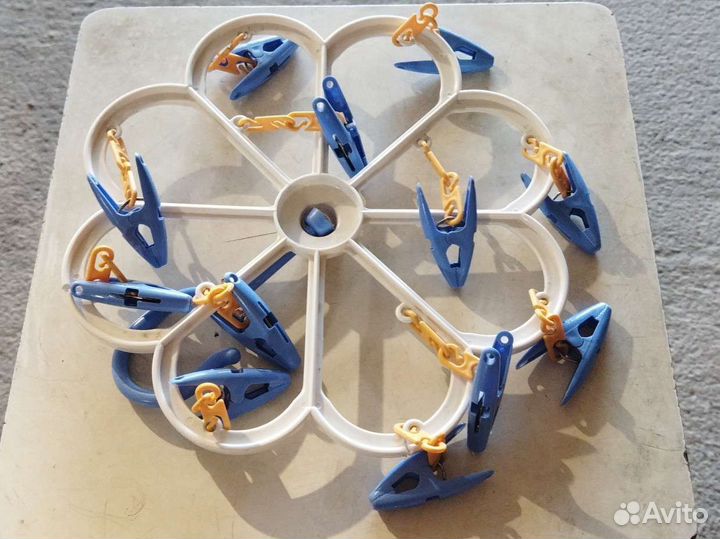 Вешалка с 12 прищепками