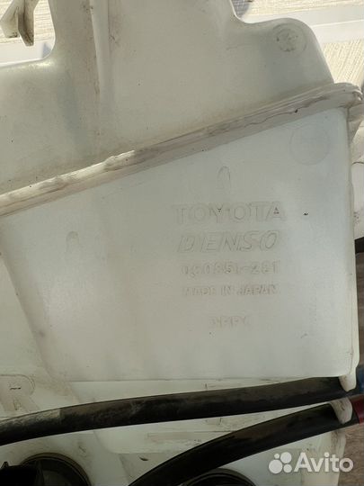 Продам бочек стеклоомывателя на Toyota Allion 260