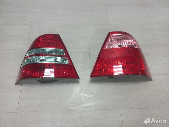 Фонарь задний новый Toyota Corolla 2002-2006 4D