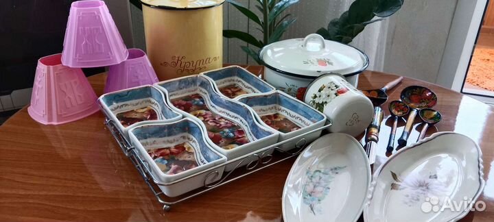 Посуда разная, ложки деревянные