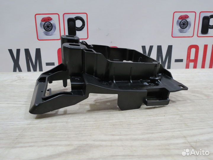 Кронштейн центральной консоли Bmw 5 F10