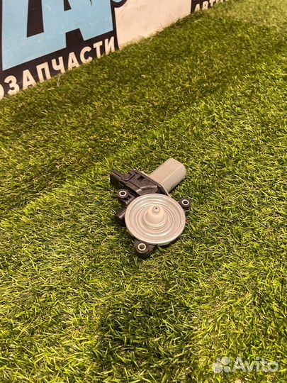 Моторчик стеклоподъемника передний правый Honda